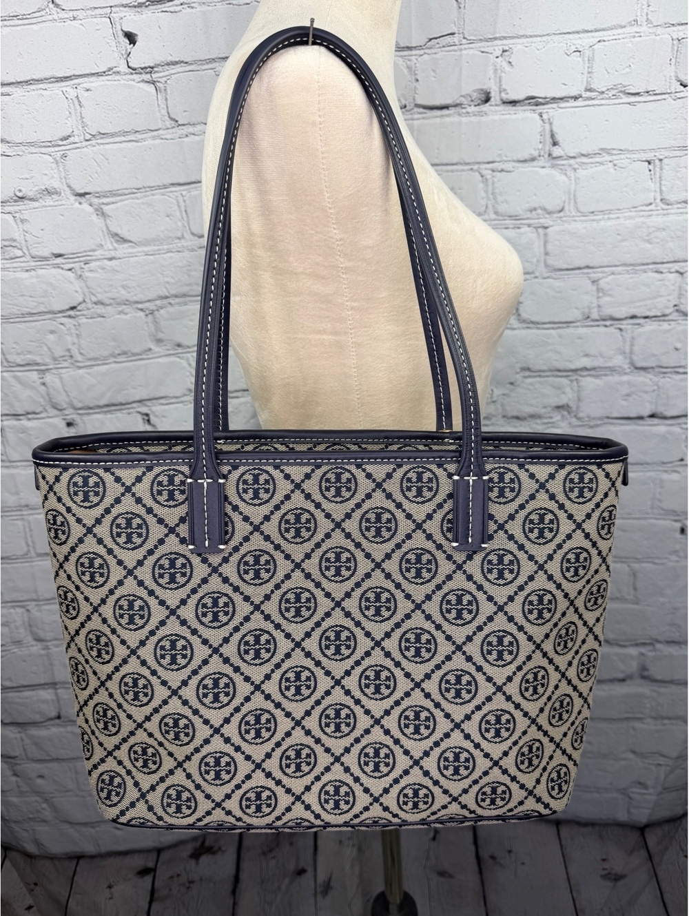Tory Burch T MONOGRAM SMALL ZIP TOTE - Picture 4 of 14